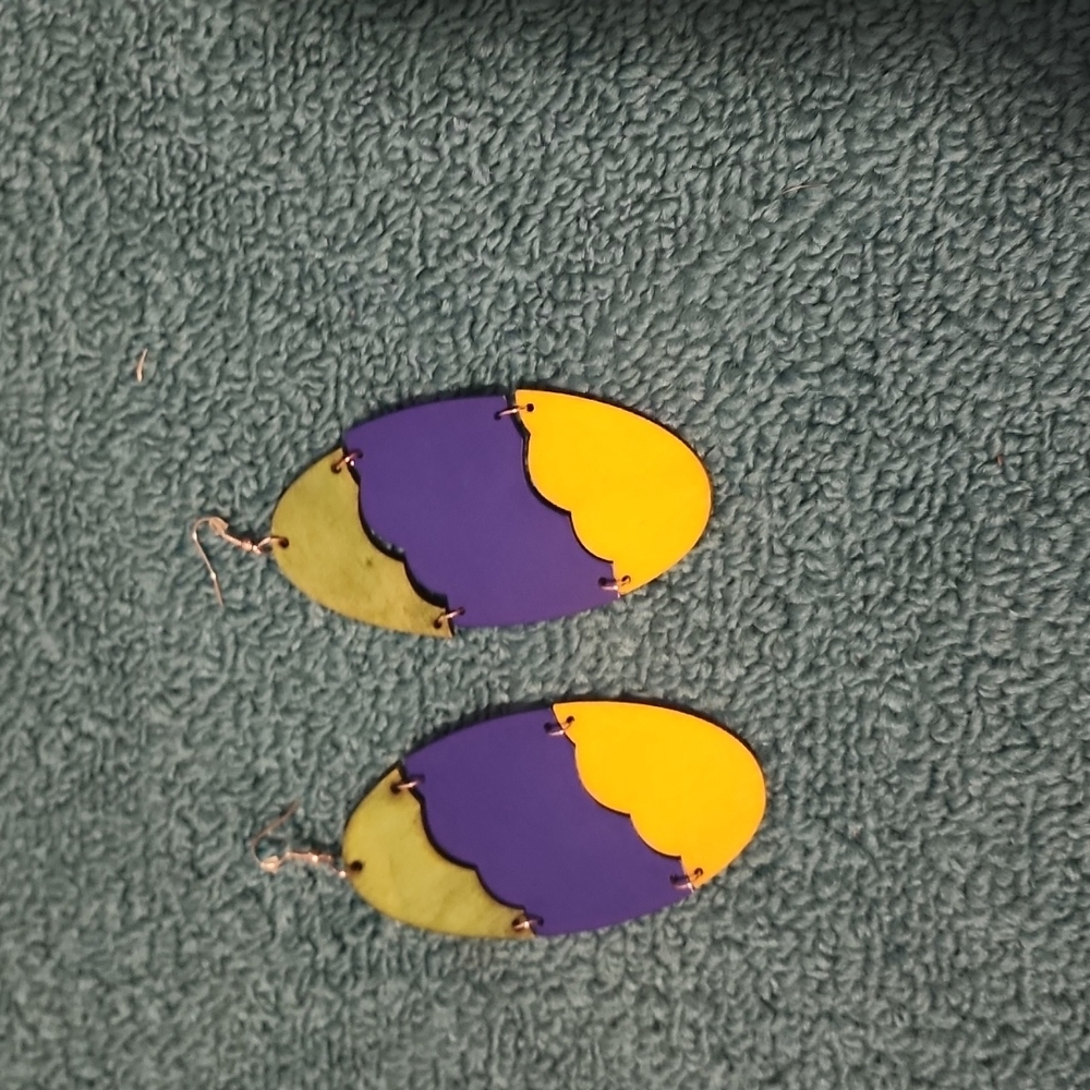Teardrop wood earrings ✨️